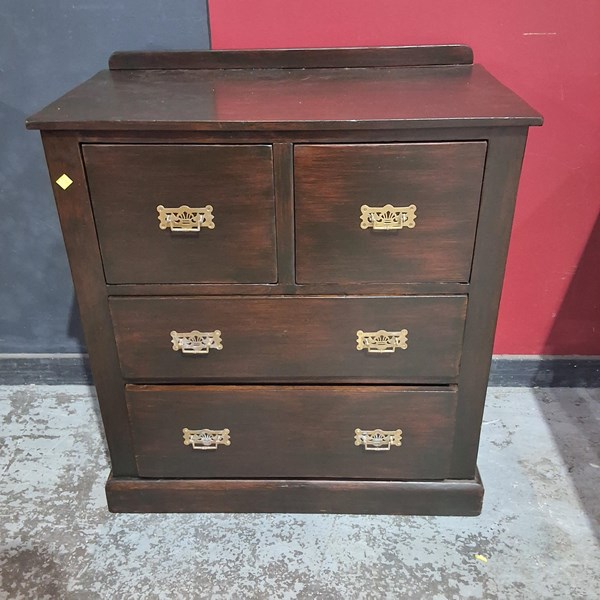 Lot 162 - CHEST OF DRAWERS