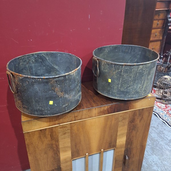 Lot 150 - PLANTERS