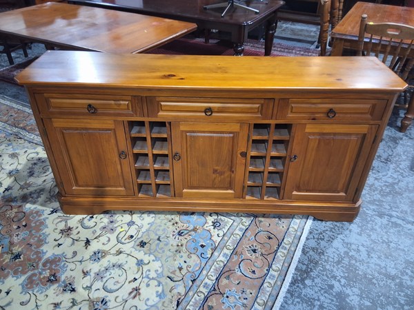 Lot 172 - SIDEBOARD