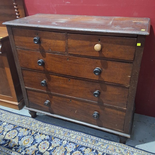 Lot 375 - CHEST OF DRAWERS