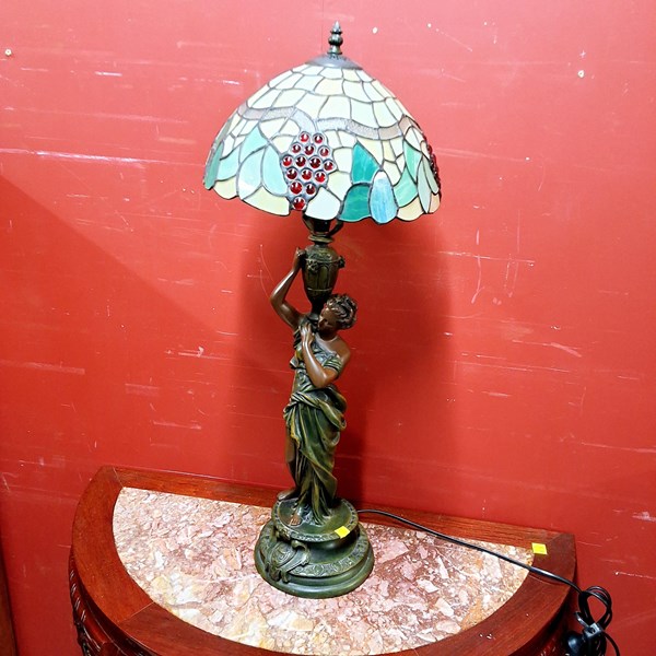 Lot 32 - TABLE LAMP