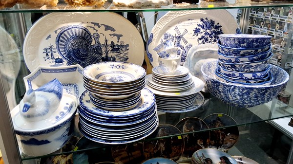 Lot 1498 - BLUE & WHITE CHINA