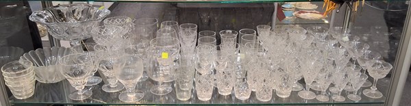 Lot 1164 - GLASSWARE