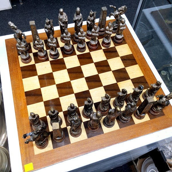 Lot 1501 - CHESS SET