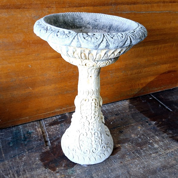 Lot 466 - BIRD BATH