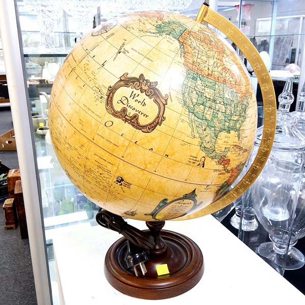 Lot 1395 - WORLD GLOBE