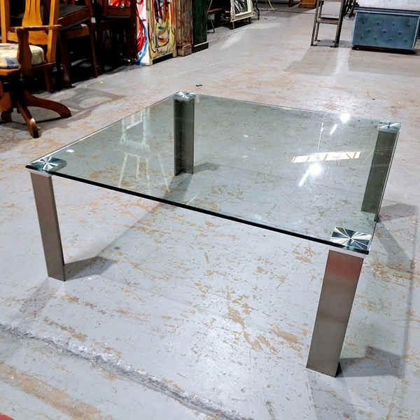 Lot 192 - COFFEE TABLE