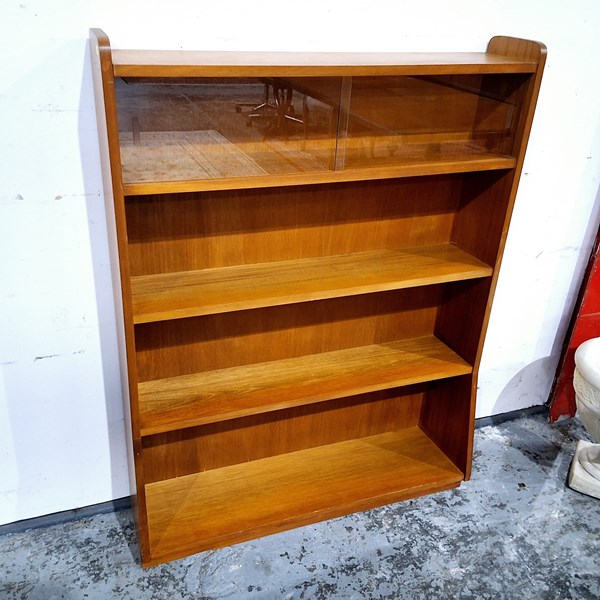 Lot 9 - BOOKSHELF