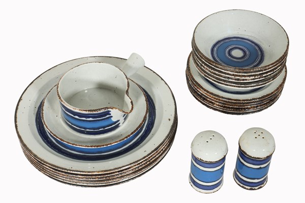 Lot 94 - MOON DINNER SERVICE