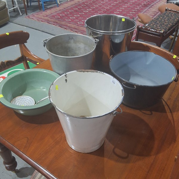 Lot 322 - PAILS AND COOKWARE LOT