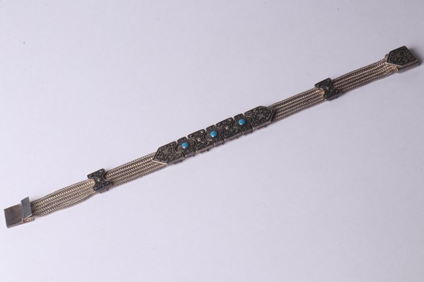 Lot 1135 - SILVER BRACELET