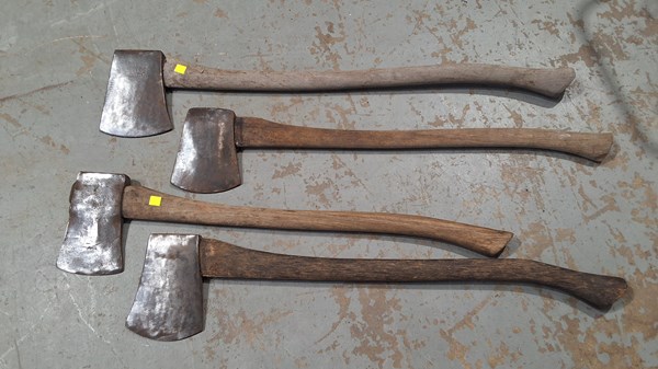 Lot 390 - AXES