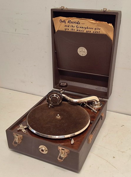 Lot 1425 - VINTAGE RECORD PLAYER