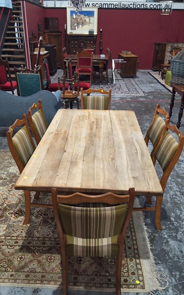 Lot 419 - DINING SUITE