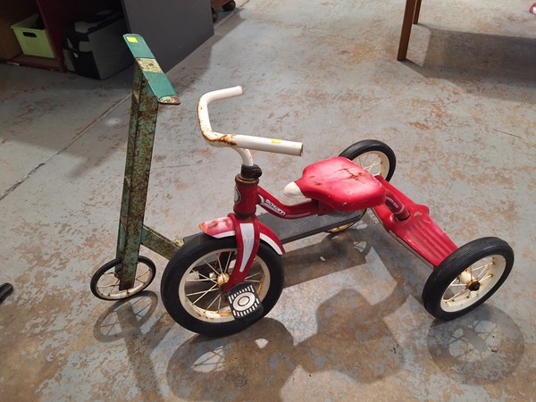 Lot 440 - TRICYCLE AND SCOOTER