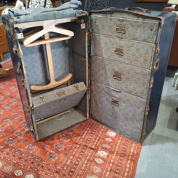 Lot 425 - TRAVEL TRUNK