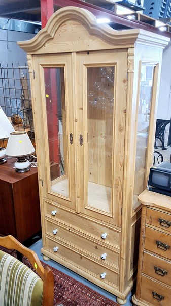 Lot 411 - DISPLAY CABINET