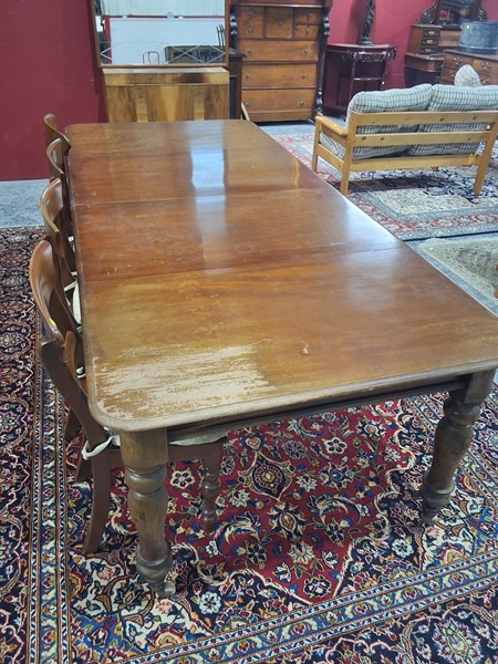 Lot 127 - DINING TABLE