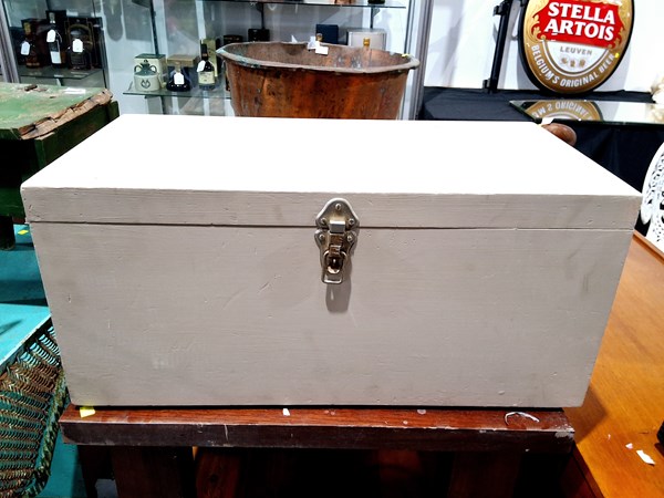 Lot 312 - CARPENTERS TOOL BOX AND TOOLS