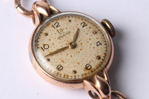 Lot 1106 - GOLD WATCH