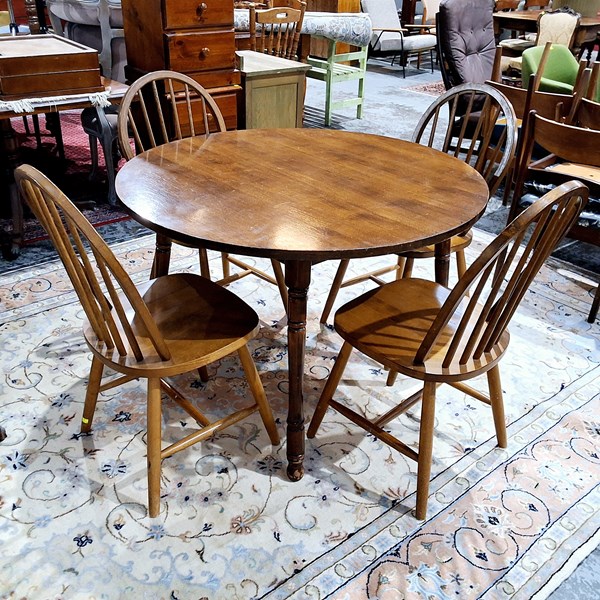 Lot 203 - DINING SUITE