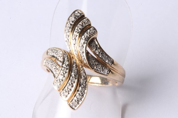 Lot 1048 - GOLD & DIAMOND RING