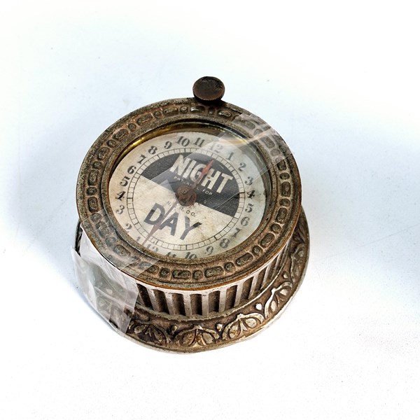 Lot 1283 - NIGHT & DAY CLOCK