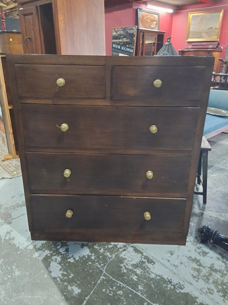 Lot 124 - CHEST OF DRAWERS