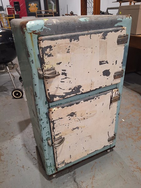 Lot 313 - ICE CHEST