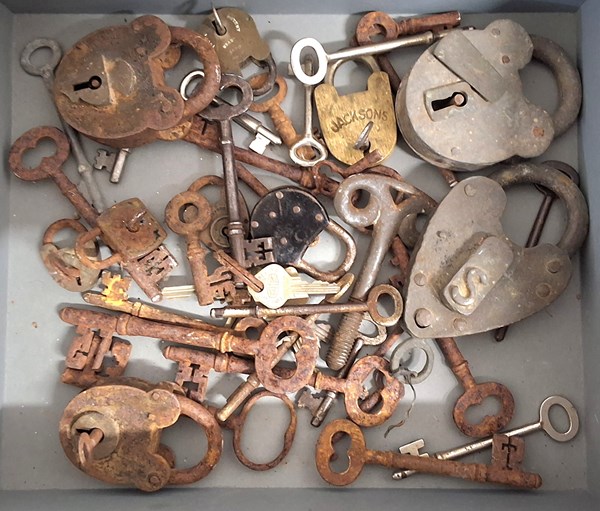 Lot 1382 - PADLOCKS & KEYS