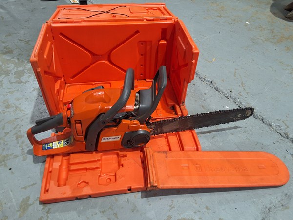 Lot 299 - CHAINSAW