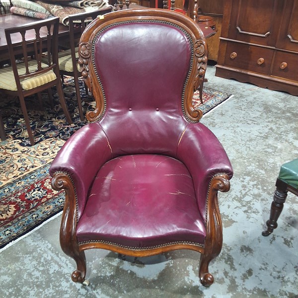 Lot 389 - ARMCHAIR