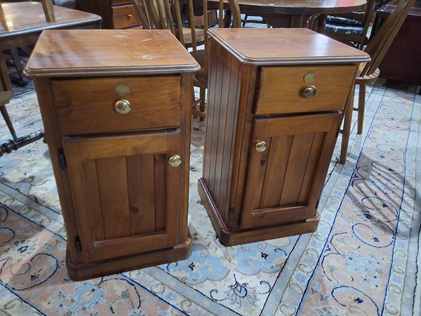 Lot 125 - BEDSIDES