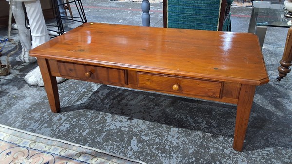 Lot 187 - COFFEE TABLE