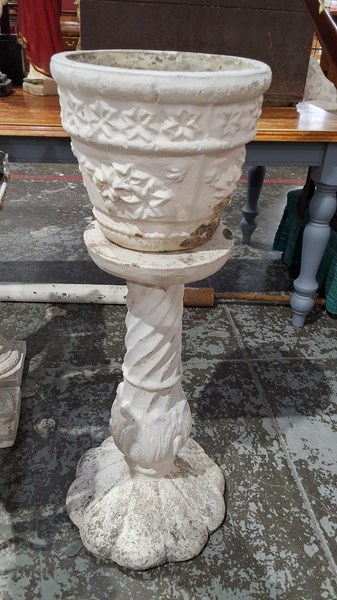 Lot 434 - GARDEN PLANTER