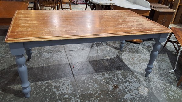 Lot 273 - DINING TABLE