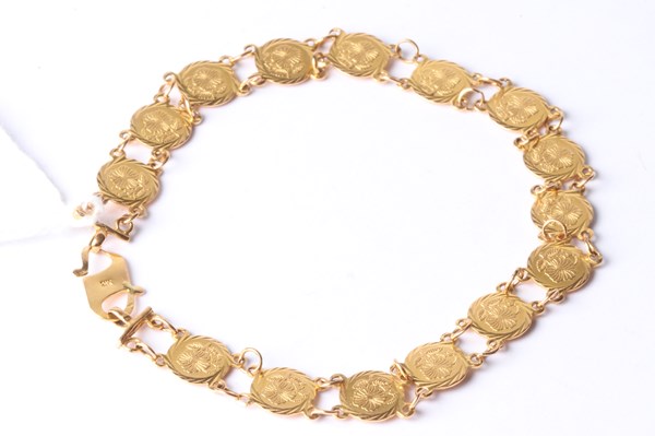 Lot 1022 - GOLD BRACELET