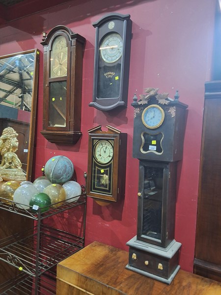 Lot 135 - CLOCKS