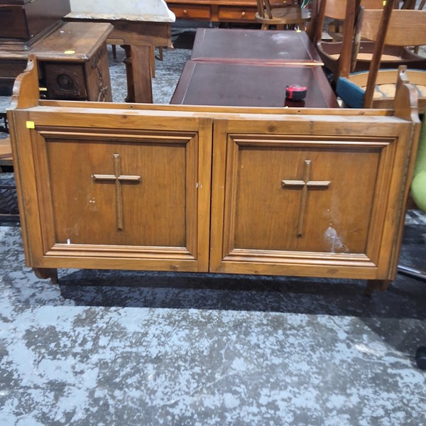 Lot 201 - CUPBOARD