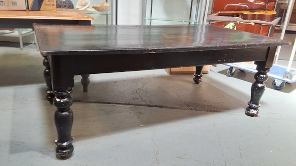 Lot 335 - DINING TABLE