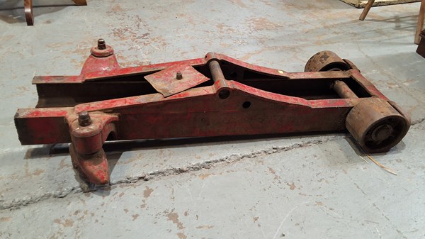 Lot 331 - TROLLEY JACK BASE