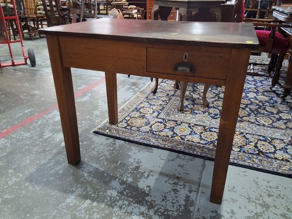 Lot 298 - DESK