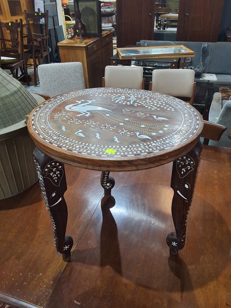 Lot 94 - TABLE