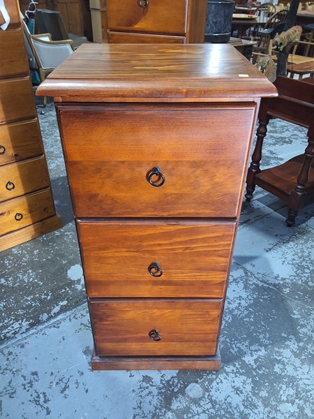 Lot 200 - FILING CABINET