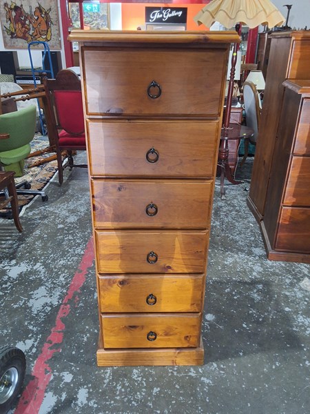 Lot 218 - CHEST OF DRAWERS