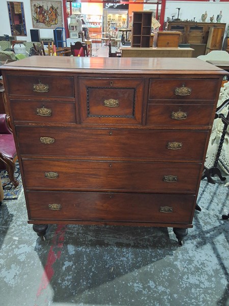 Lot 385 - CHEST OF DRAWERS