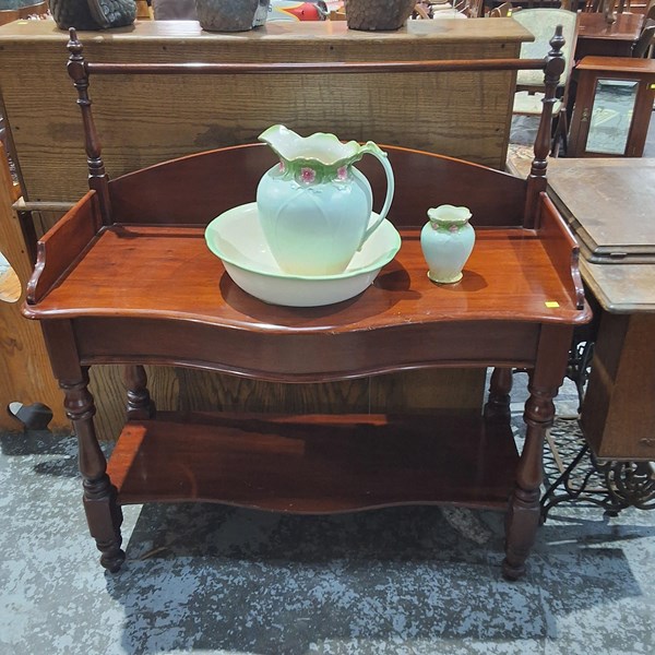 Lot 232 - WASH STAND