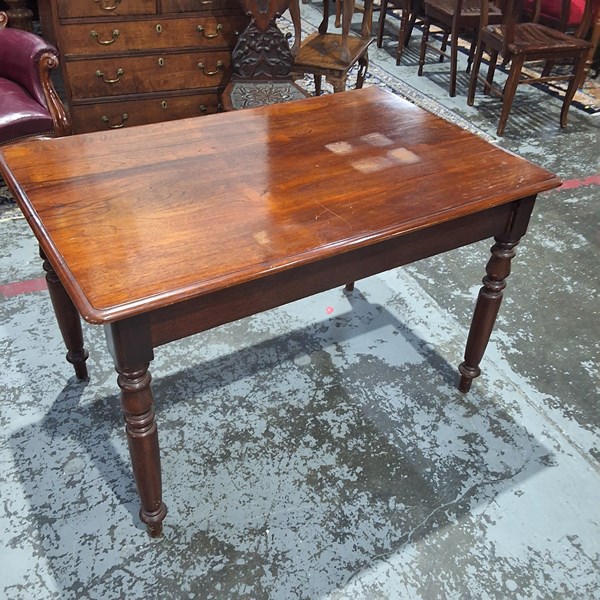 Lot 177 - KITCHEN TABLE