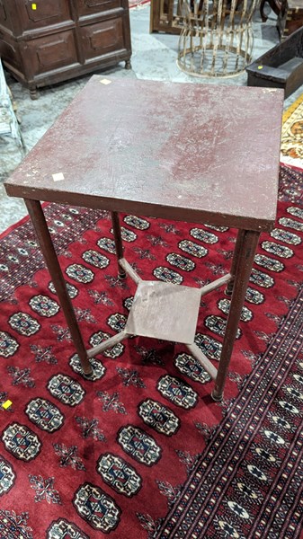 Lot 98 - TABLE