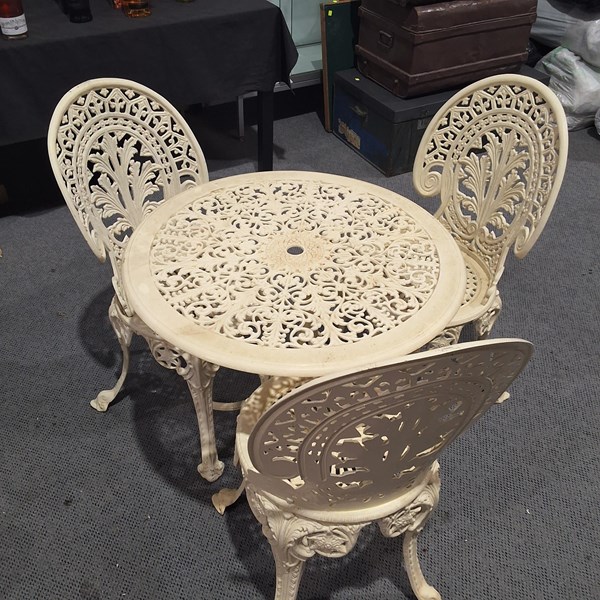 Lot 323 - PATIO SET